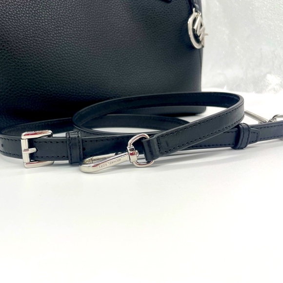 🎉🎉🎉SOLD🎉🎉🎉Black & Silver Michael Kors Purse - Picture 3 of 10